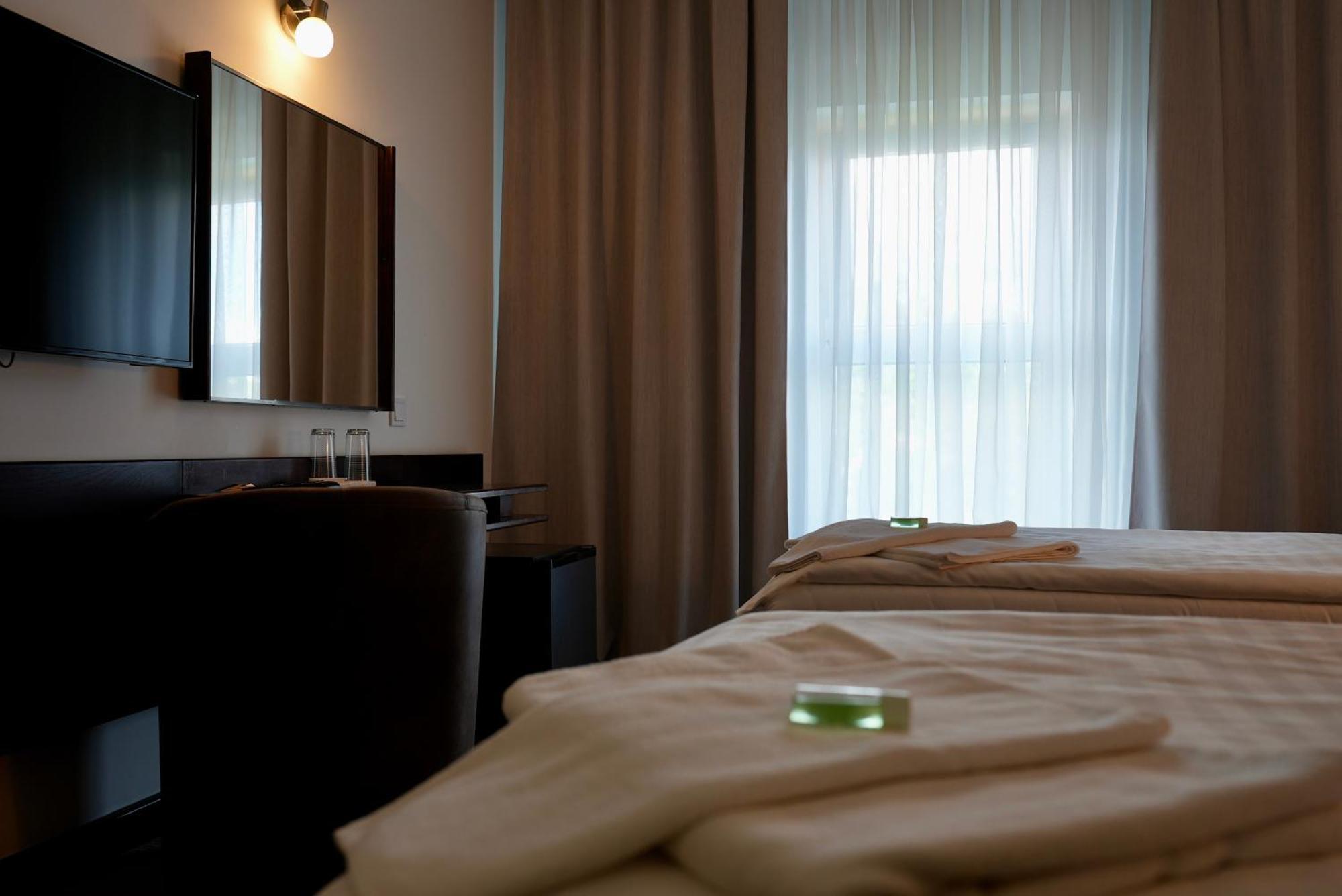 Hotel Merkur - Jablonec Nad Nisou Exteriör bild
