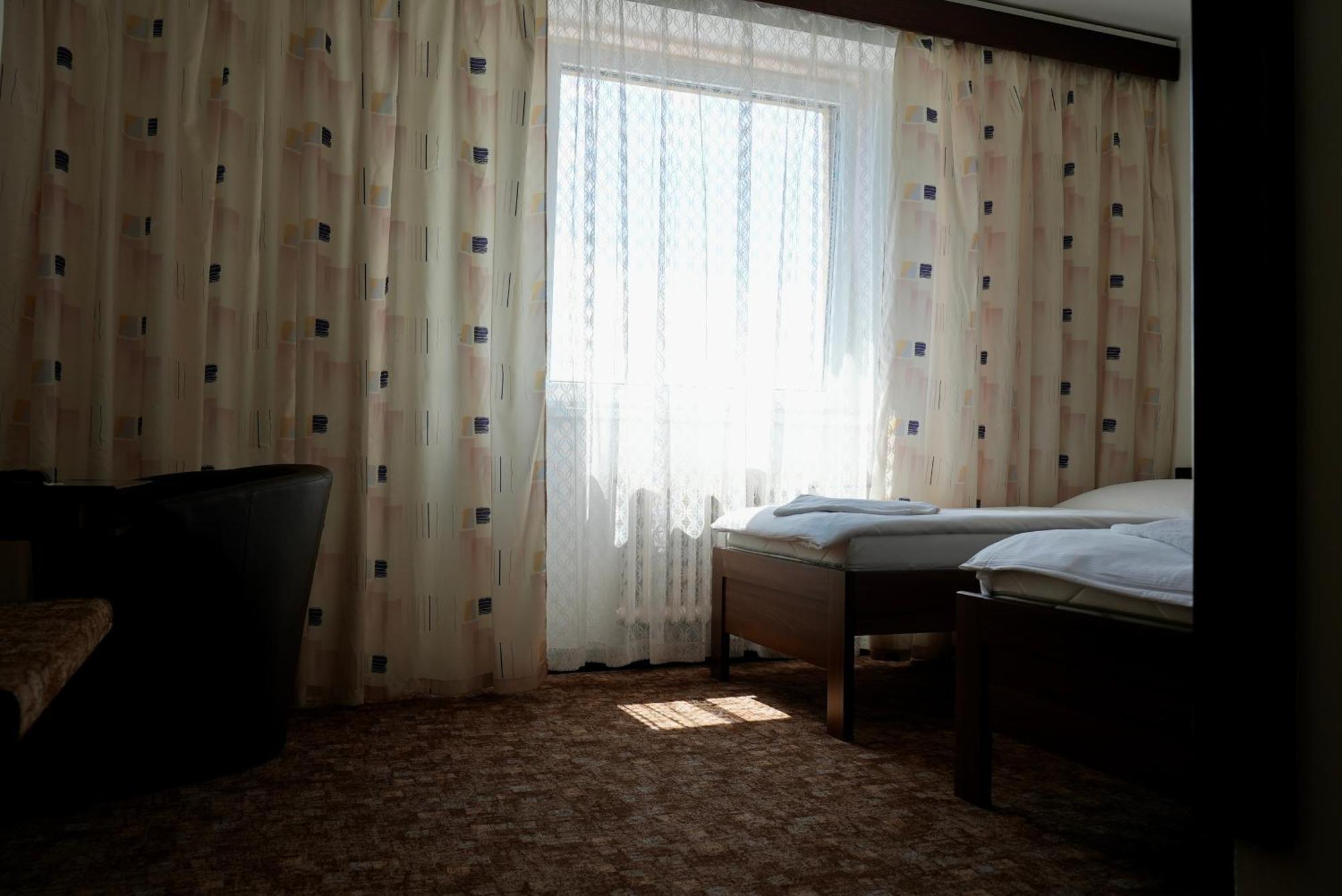 Hotel Merkur - Jablonec Nad Nisou Exteriör bild