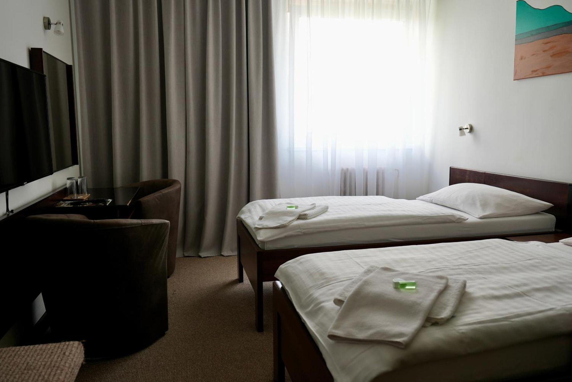 Hotel Merkur - Jablonec Nad Nisou Exteriör bild