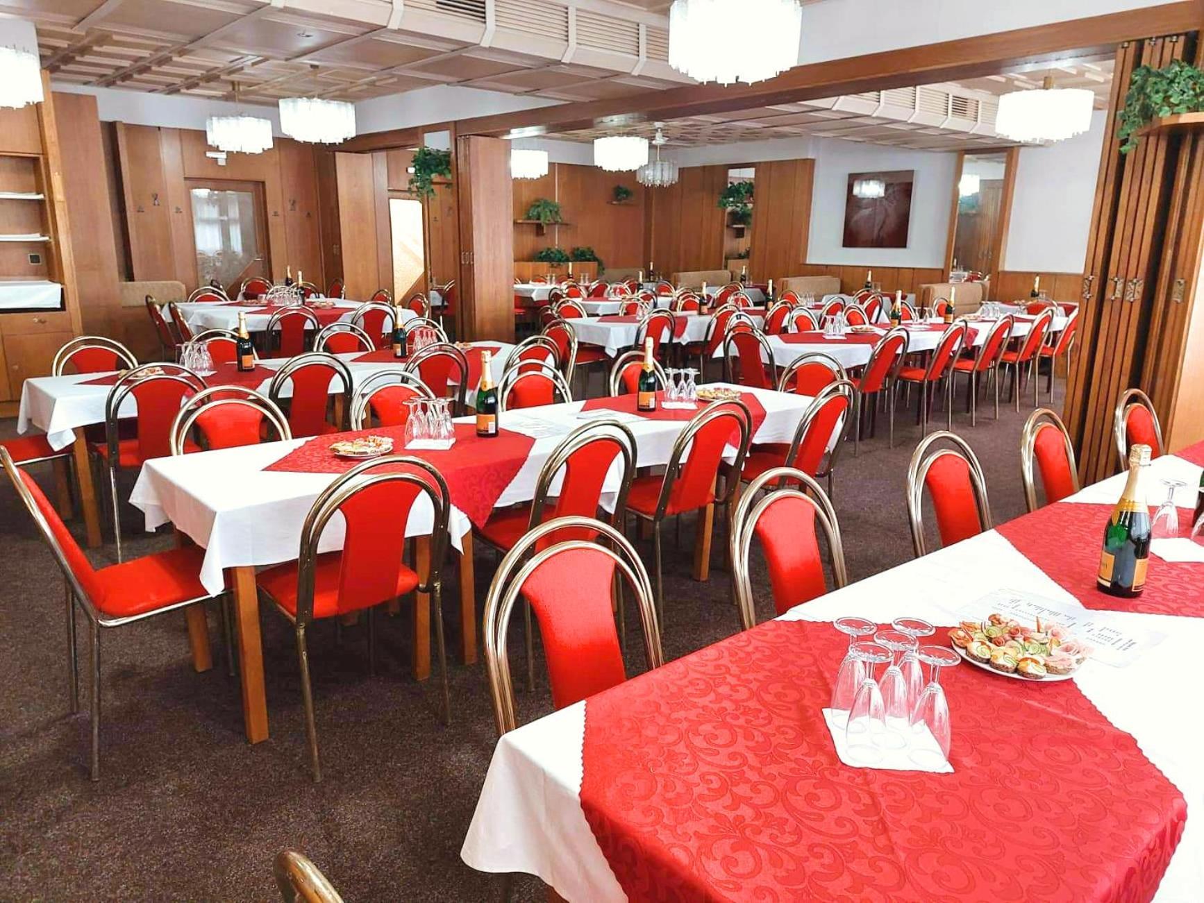 Hotel Merkur - Jablonec Nad Nisou Exteriör bild