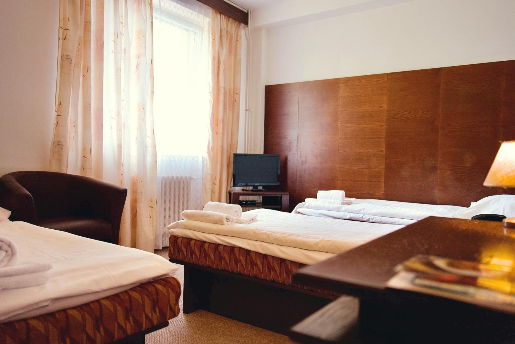 Hotel Merkur - Jablonec Nad Nisou Exteriör bild
