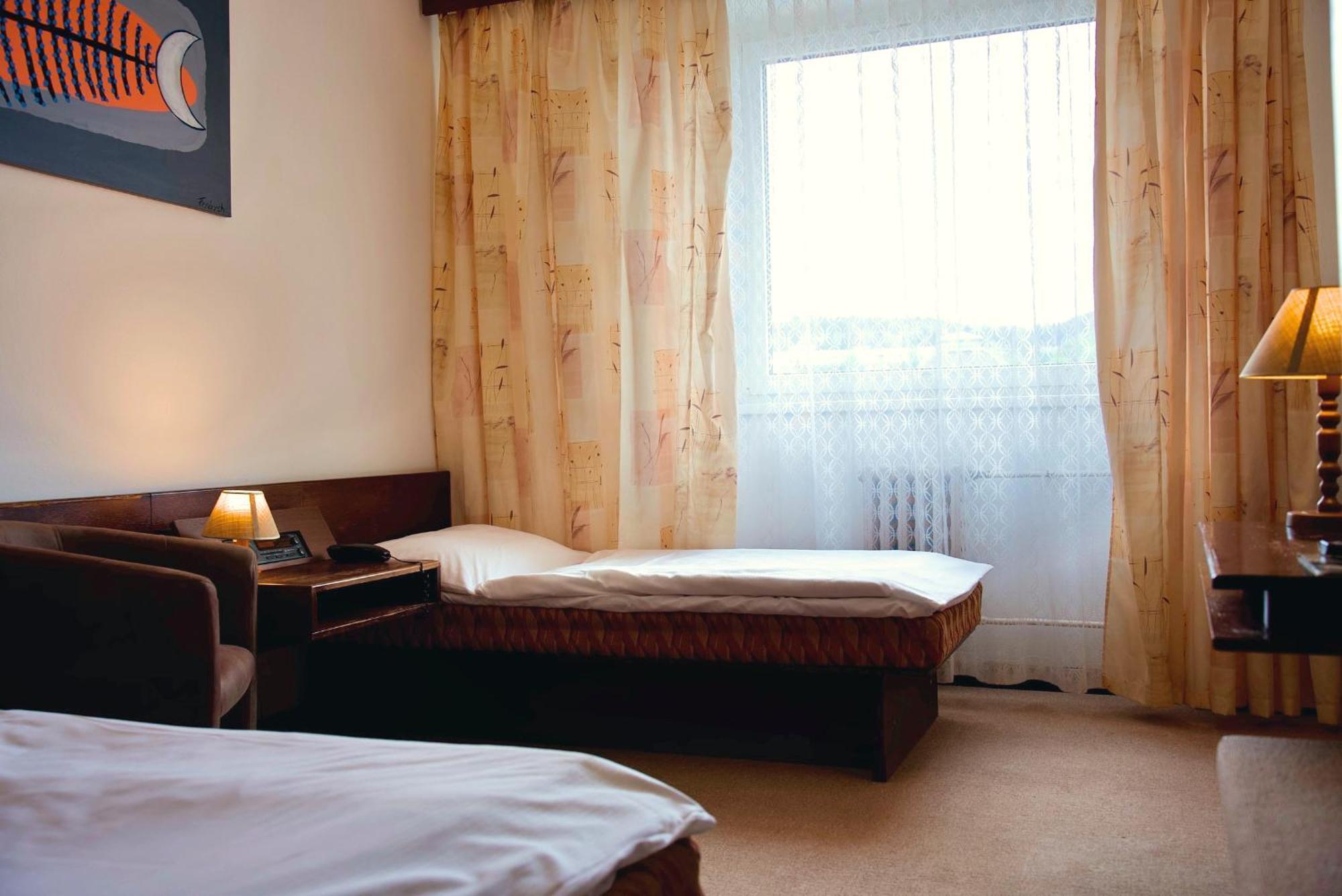 Hotel Merkur - Jablonec Nad Nisou Exteriör bild