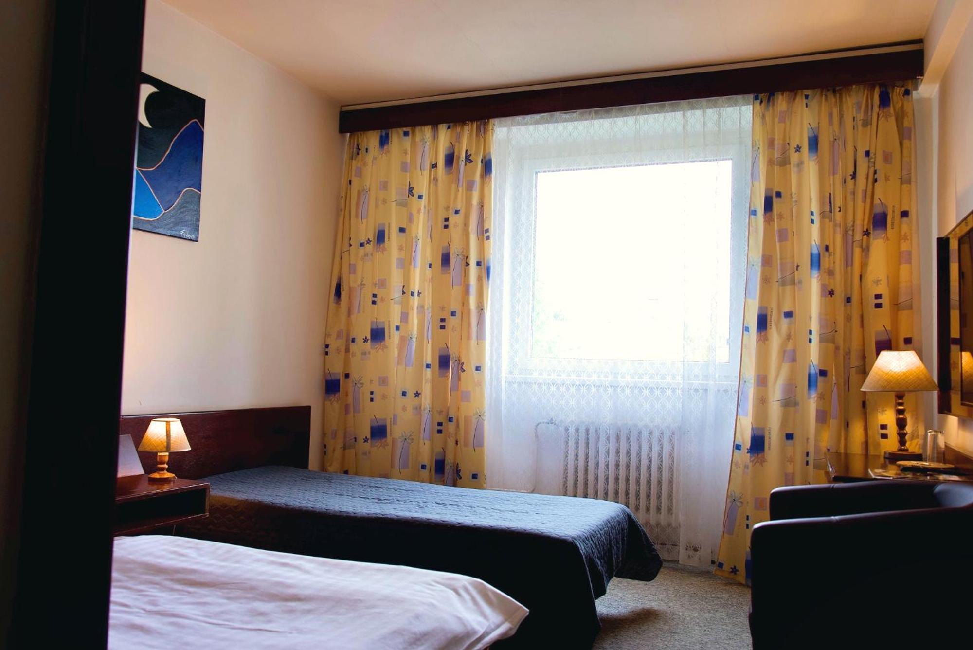 Hotel Merkur - Jablonec Nad Nisou Exteriör bild