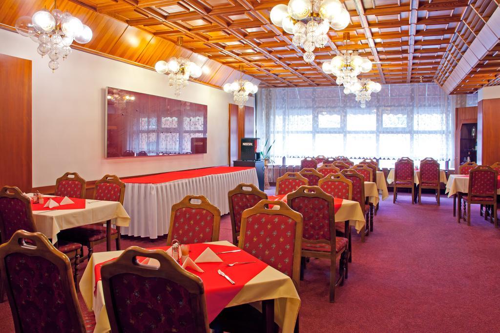 Hotel Merkur - Jablonec Nad Nisou Exteriör bild