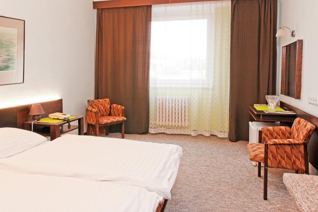 Hotel Merkur - Jablonec Nad Nisou Exteriör bild