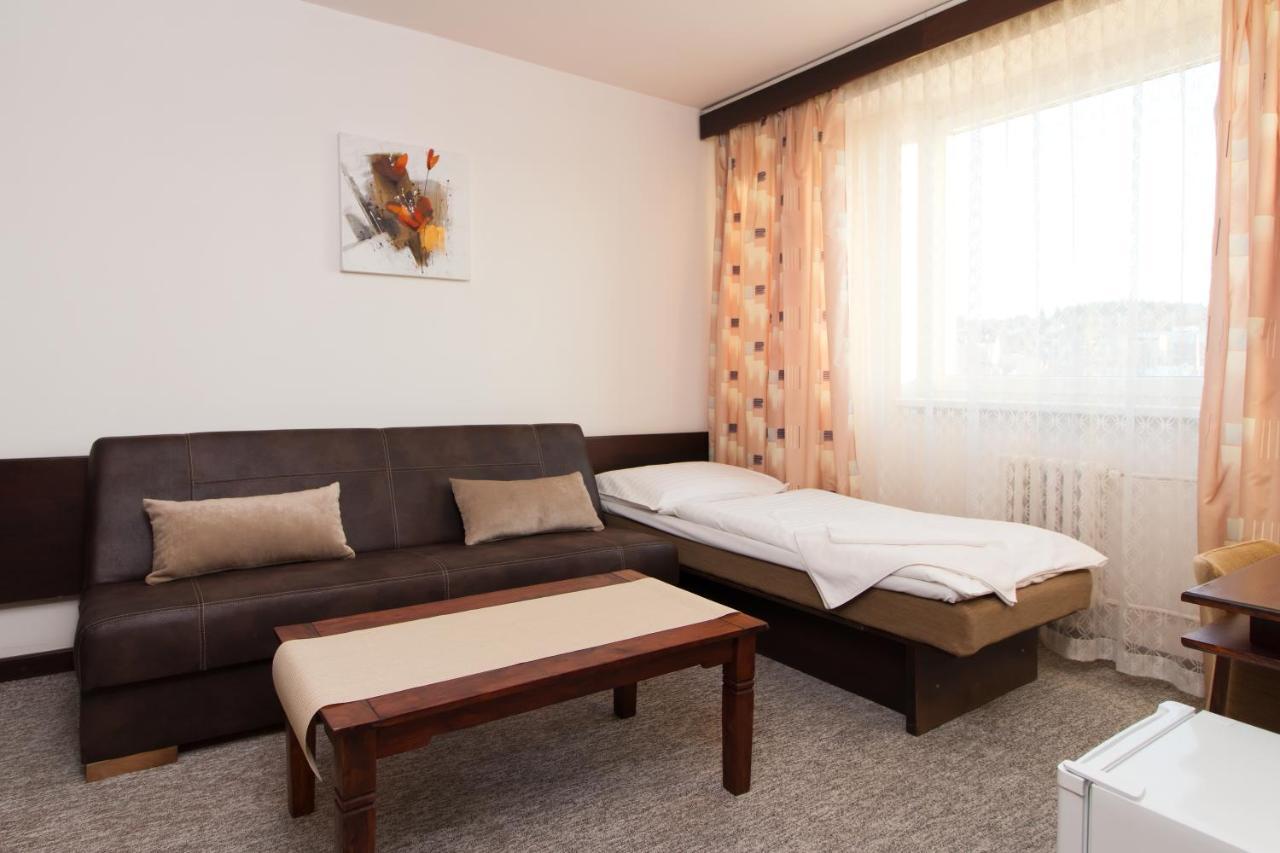 Hotel Merkur - Jablonec Nad Nisou Exteriör bild
