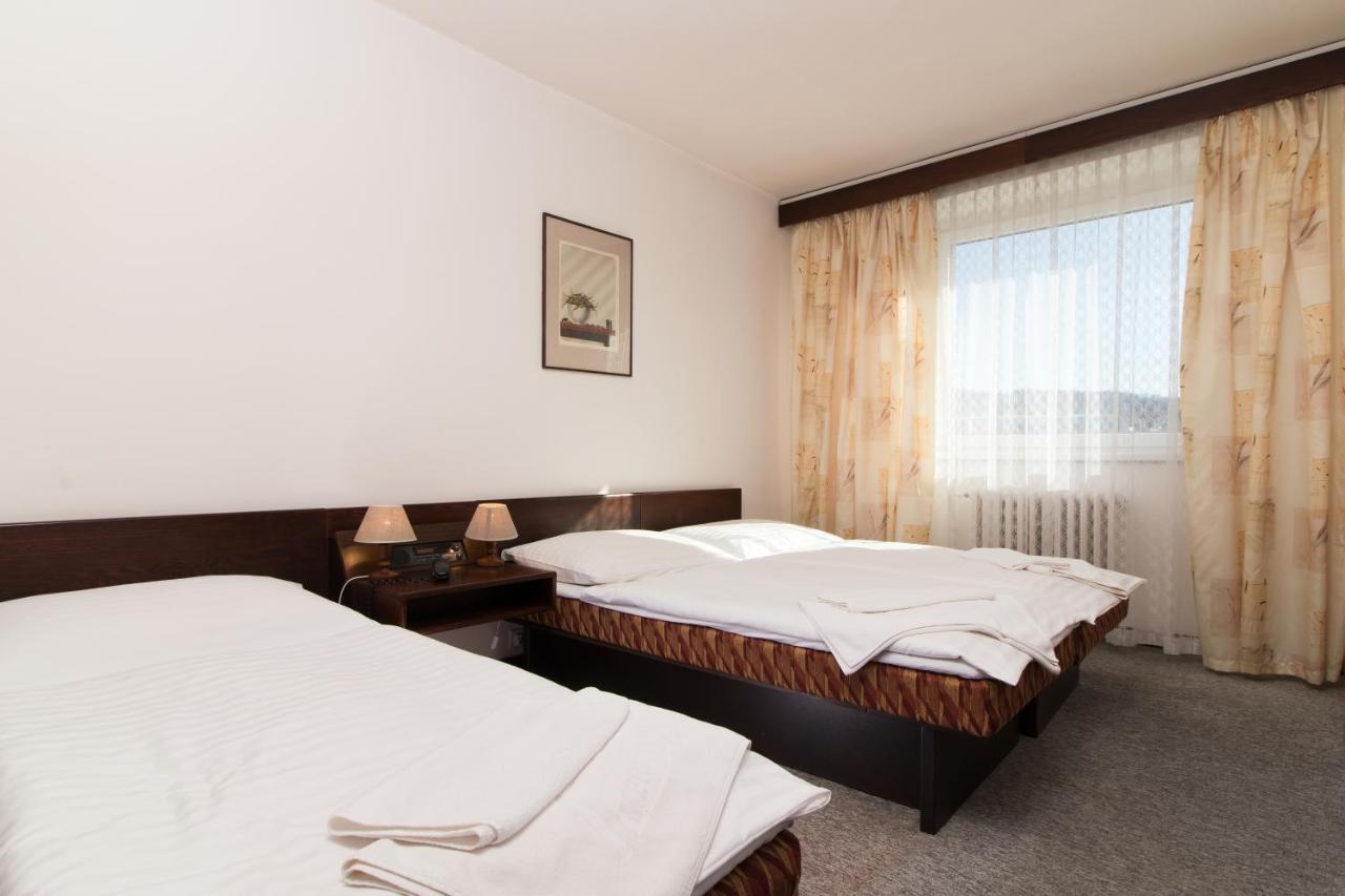 Hotel Merkur - Jablonec Nad Nisou Exteriör bild