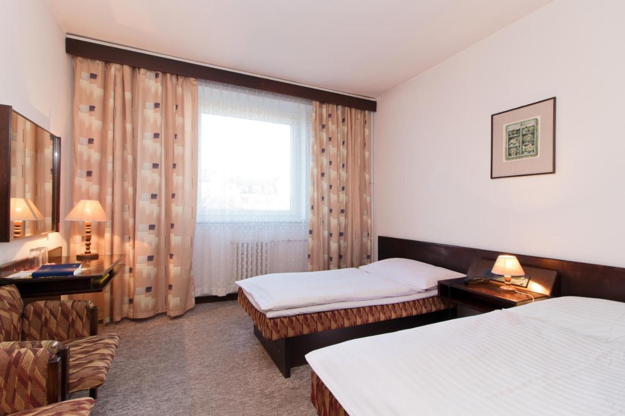 Hotel Merkur - Jablonec Nad Nisou Exteriör bild