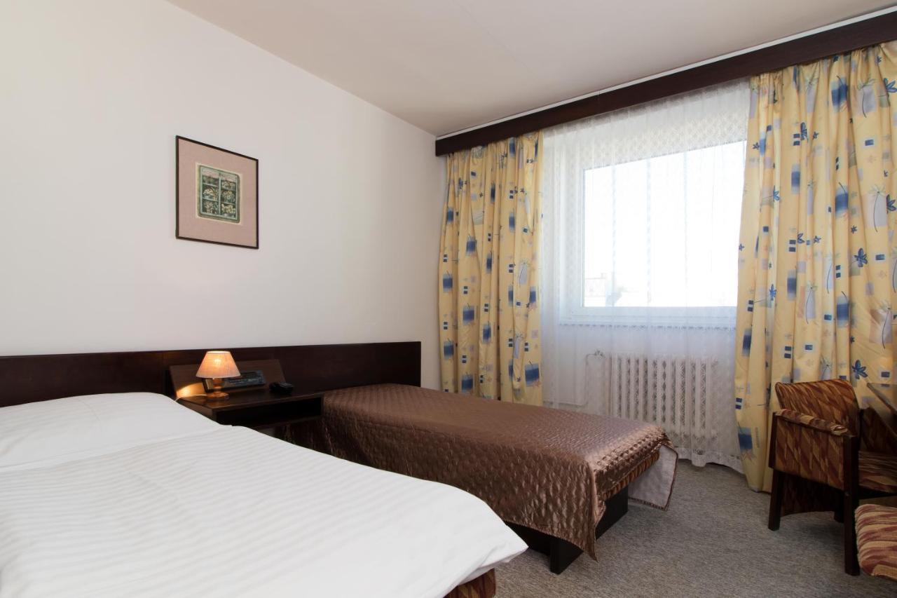 Hotel Merkur - Jablonec Nad Nisou Exteriör bild